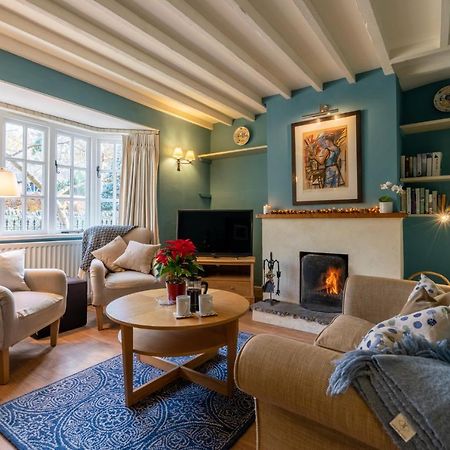 2 Manor Lodge Cottages 치핑캠프던 외부 사진